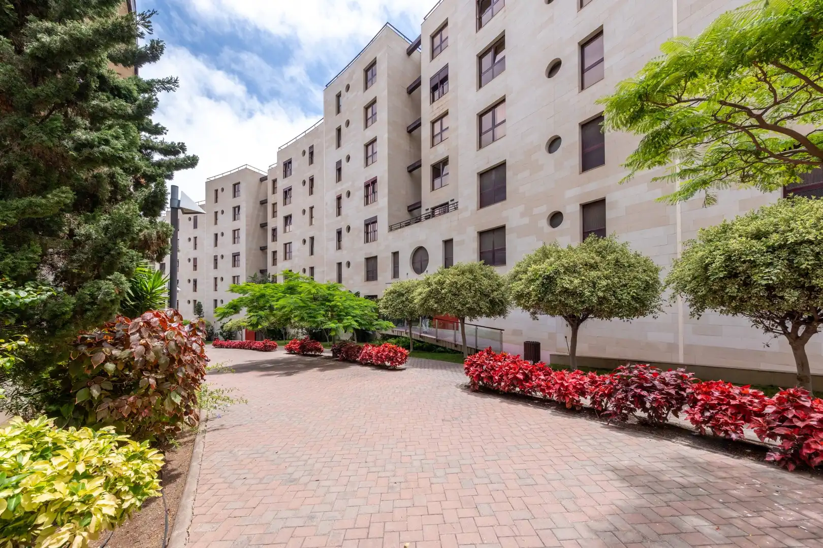 Vista exterior de Pis en venda en Las Palmas de Gran Canaria amb Jardí privat i Traster