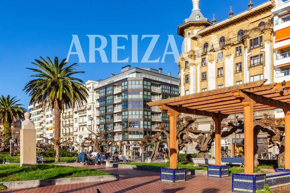 Vista exterior de Piso en venta en Donostia - San Sebastián  con Calefacción y Balcón