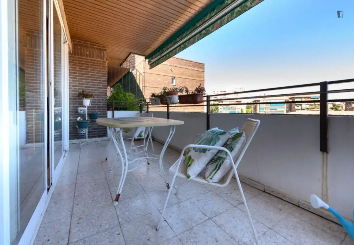 Terrassa de Apartament de lloguer en Madrid amb Aire condicionat, Moblat i Forn