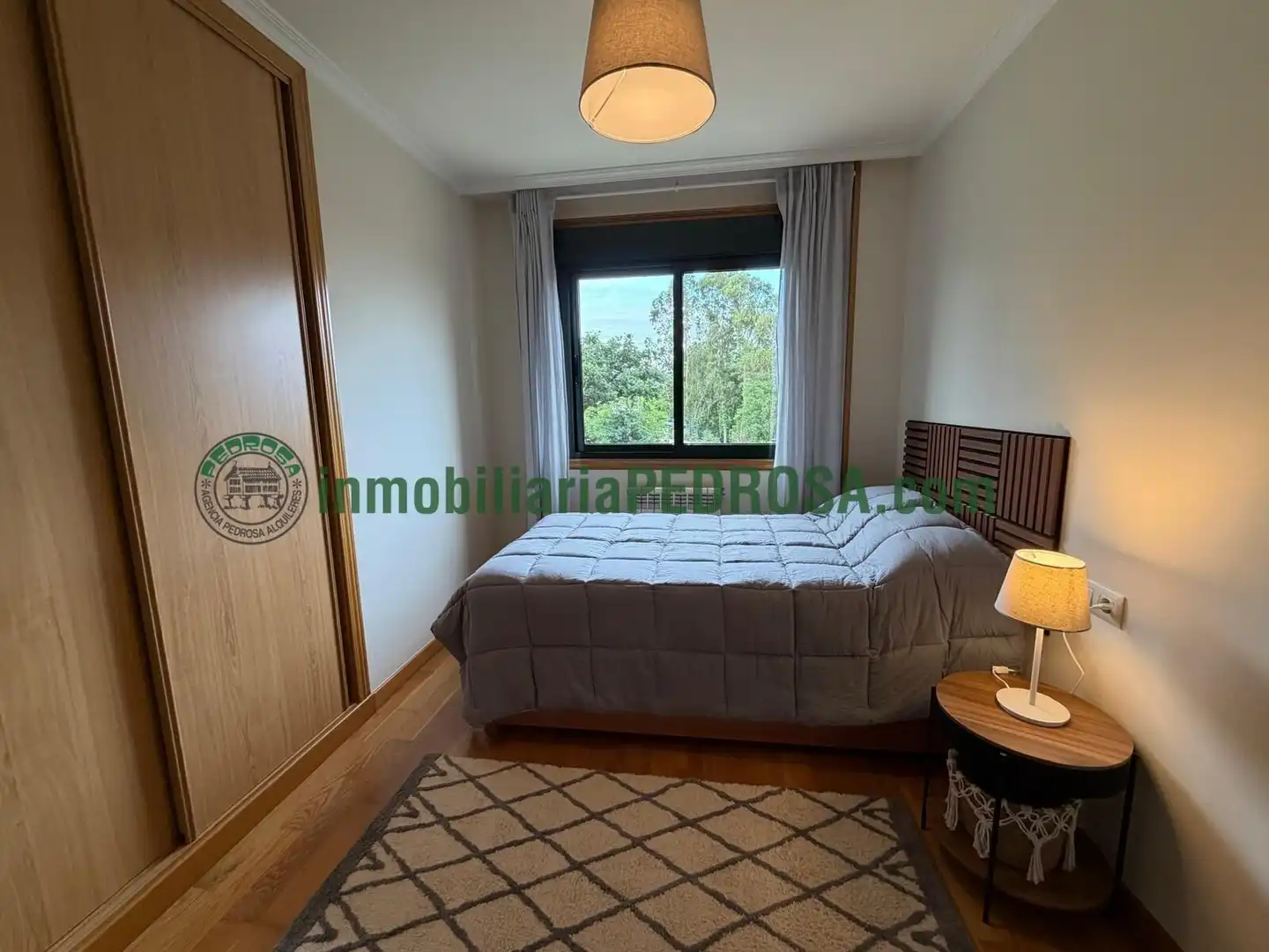 Schlafzimmer von Wohnung zur Miete in Poio mit Heizung, Abstellraum und Möbliert