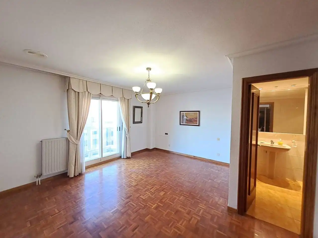 Sala d'estar de Pis en venda en Burgos amb Calefacció, Terrassa i Traster