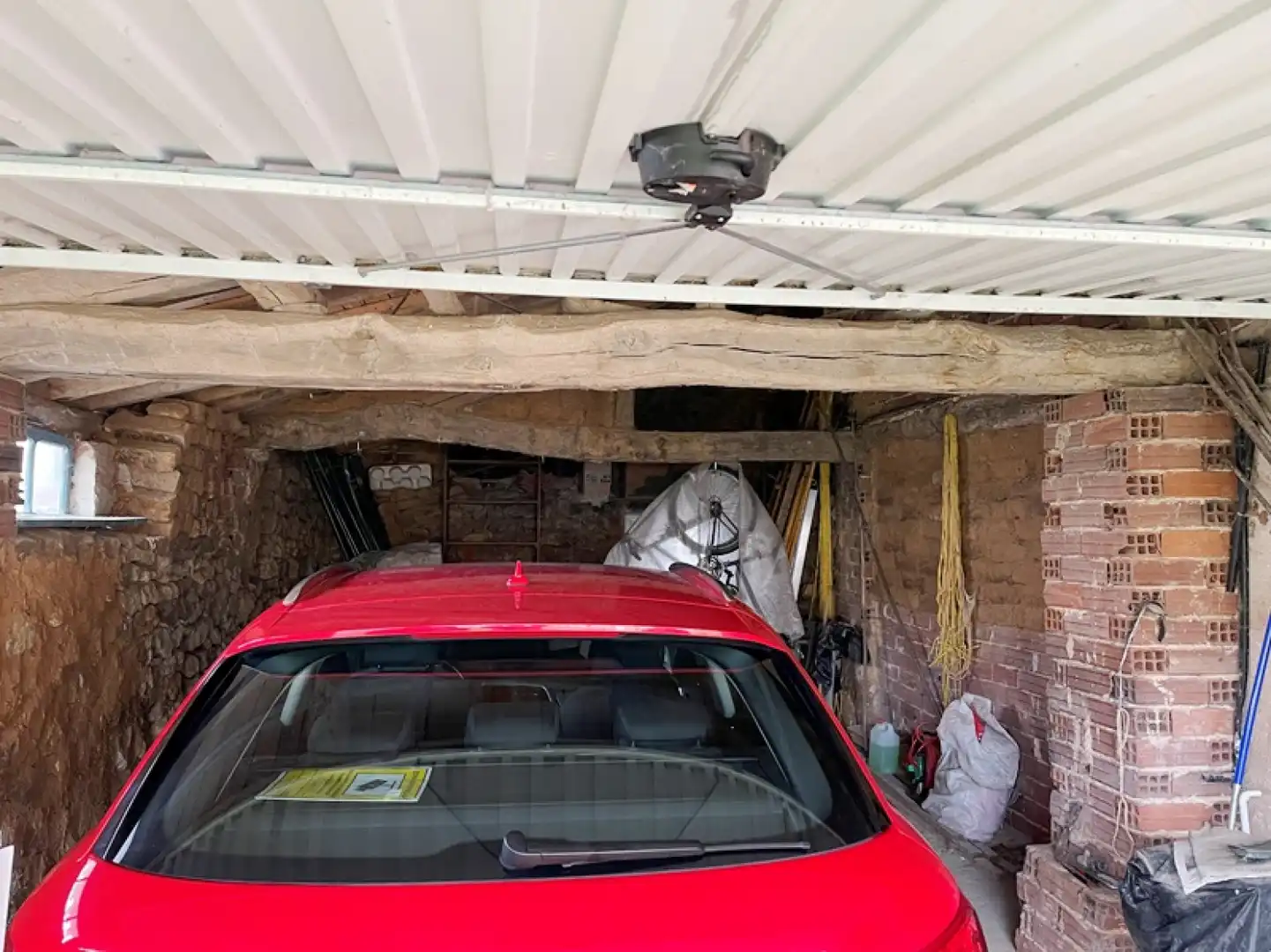 Aparcament de Casa o xalet en venda en Valle de Valdelucio amb Calefacció, Jardí privat i Parquet