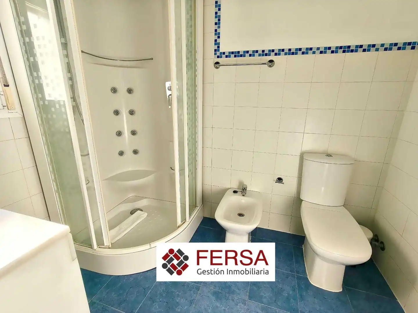 Bathroom of Flat for rent in El Puerto de Santa María  with Air Conditioner, Heating and Private garden