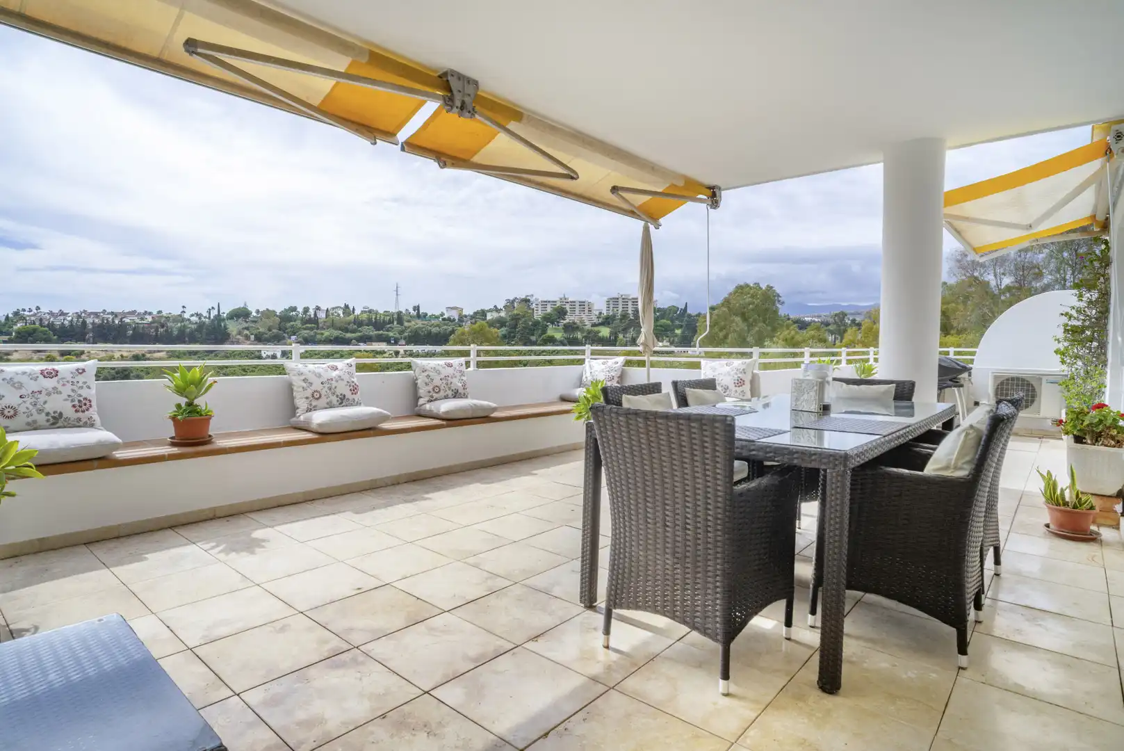 Apartament amb piscina en venda a San Pedro de Alcántara, imagen 2