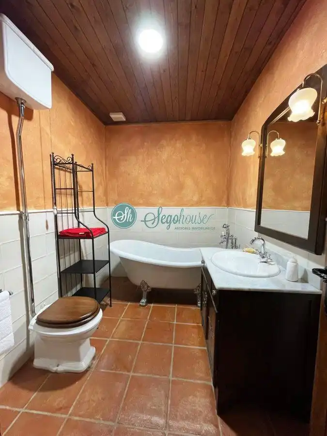 Bathroom of Houses for sale in Adrada de Pirón  with Heating