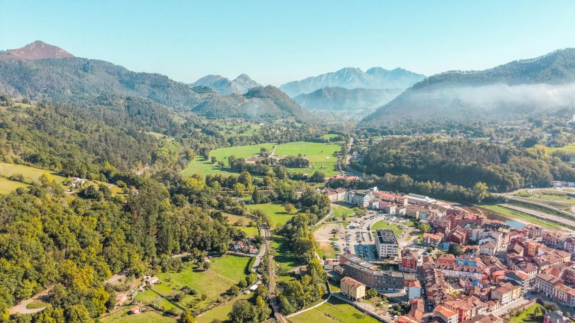 Vista exterior de Edificio en venta en Parres, Asturias
