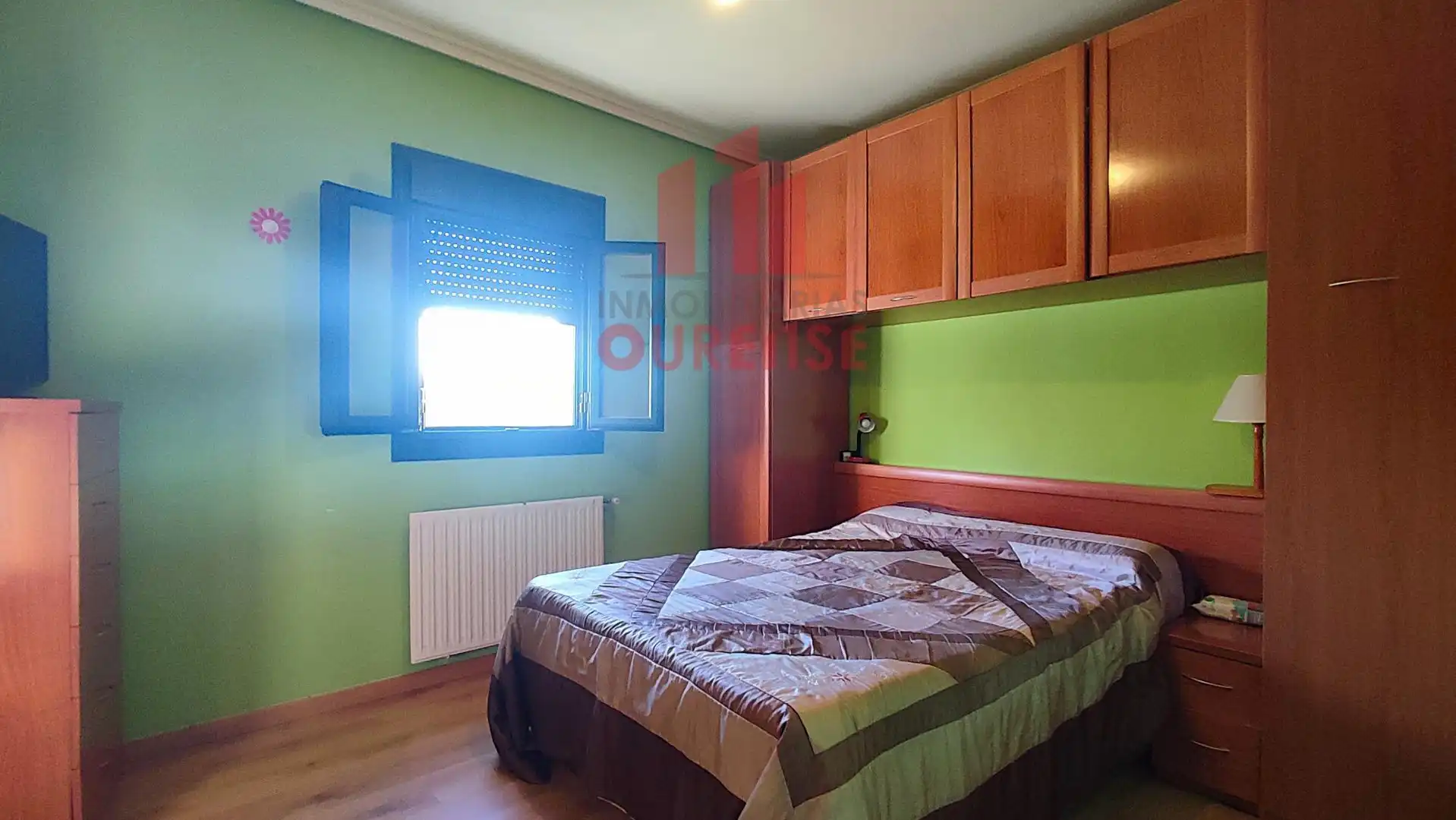 Dormitori de Casa o xalet en venda en Ourense Capital  amb Calefacció, Jardí privat i Traster