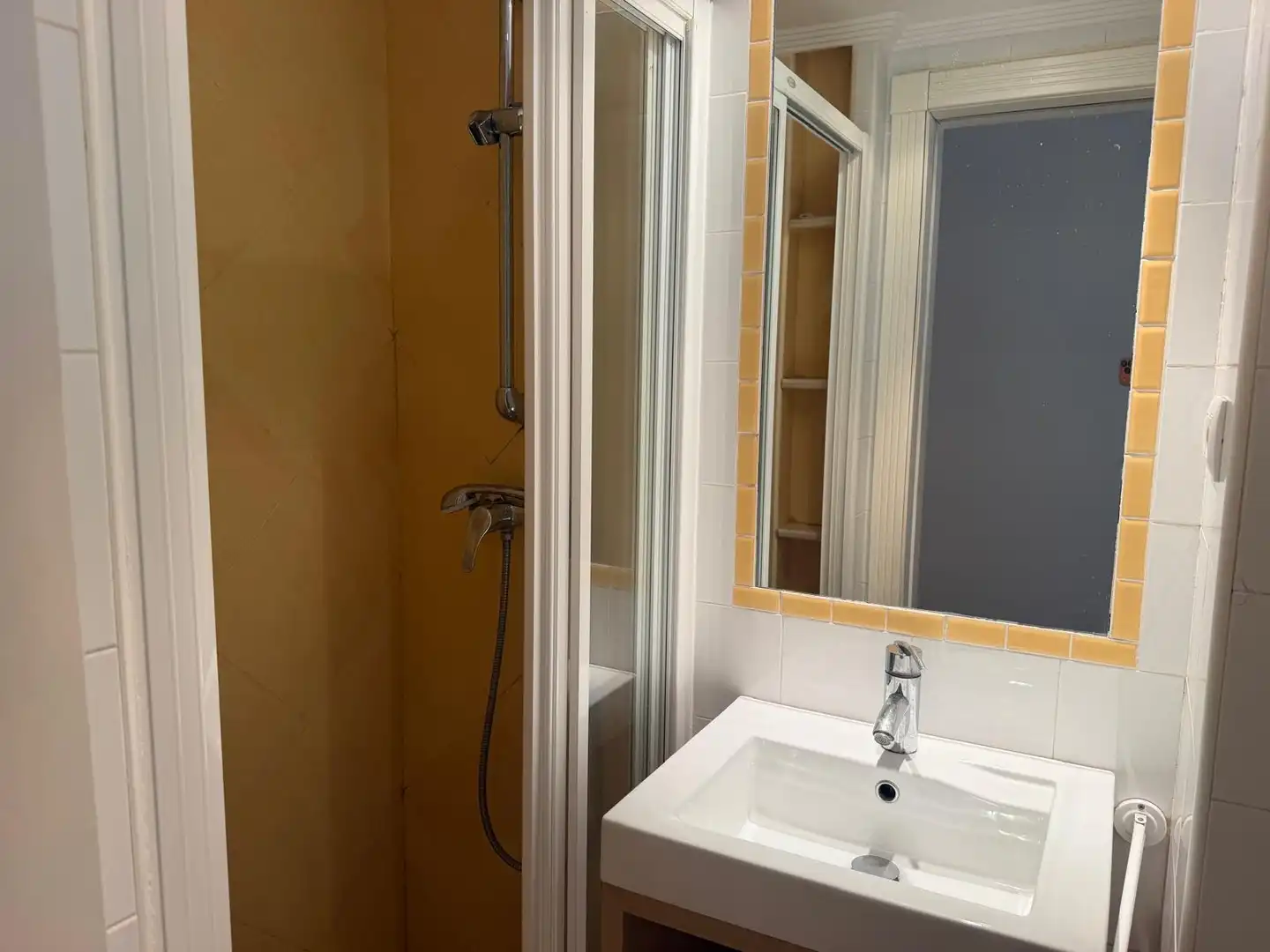 Bathroom of Flat for rent in Cartagena  with Furnished