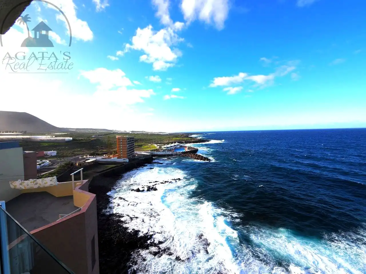 Vista exterior de Ático en venta en Los Silos con Piscina comunitaria