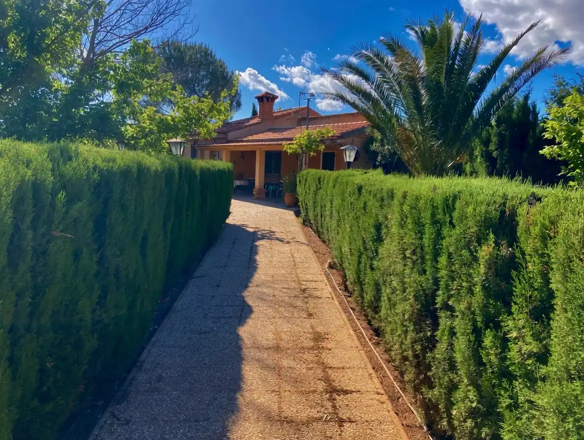 Außenansicht von Haus oder Chalet zum Verkauf in Fernán Caballero mit Klimaanlage, Privatgarten und Abstellraum