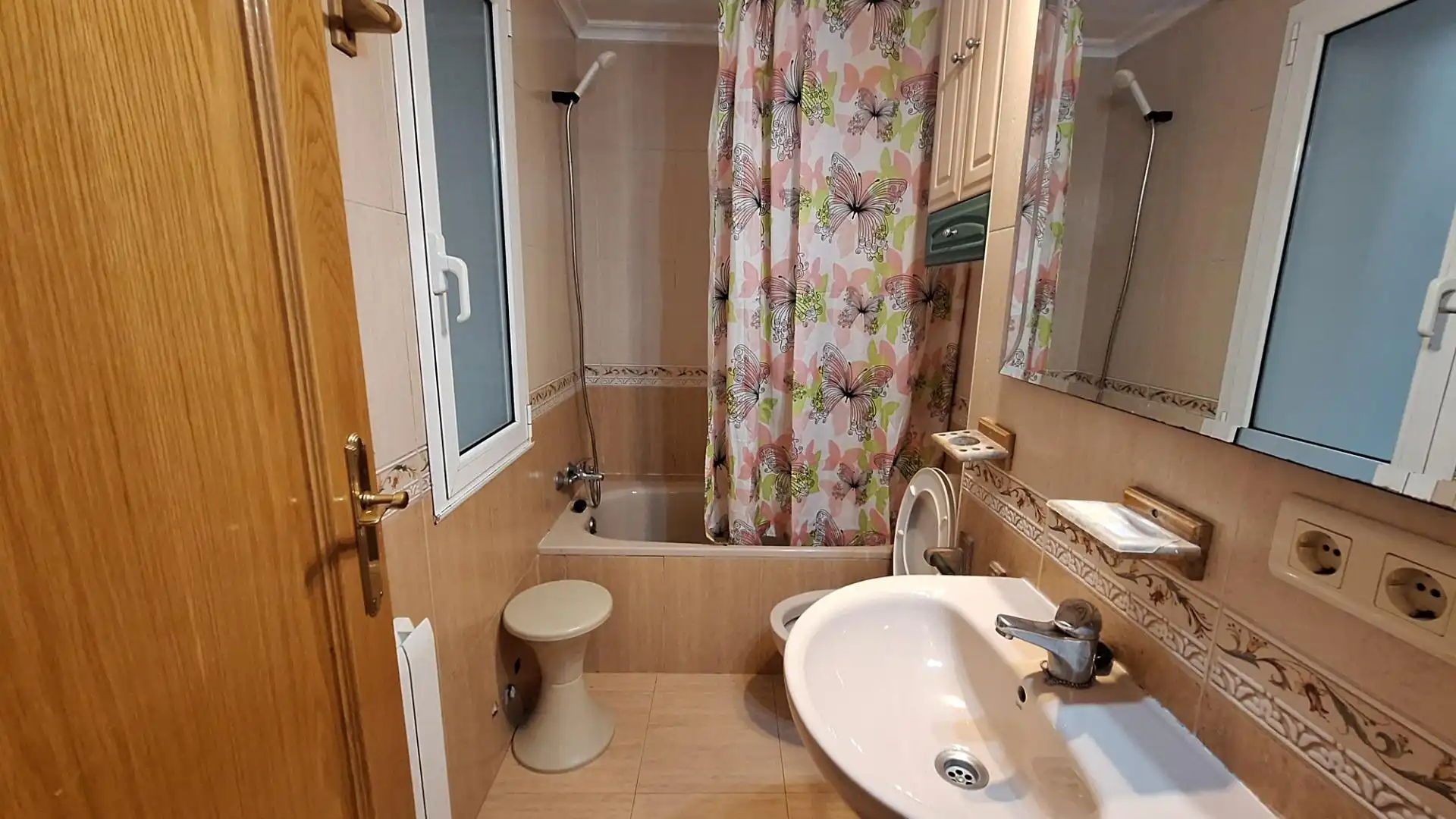 Baño de Apartamento de alquiler en Burgos con Calefacción