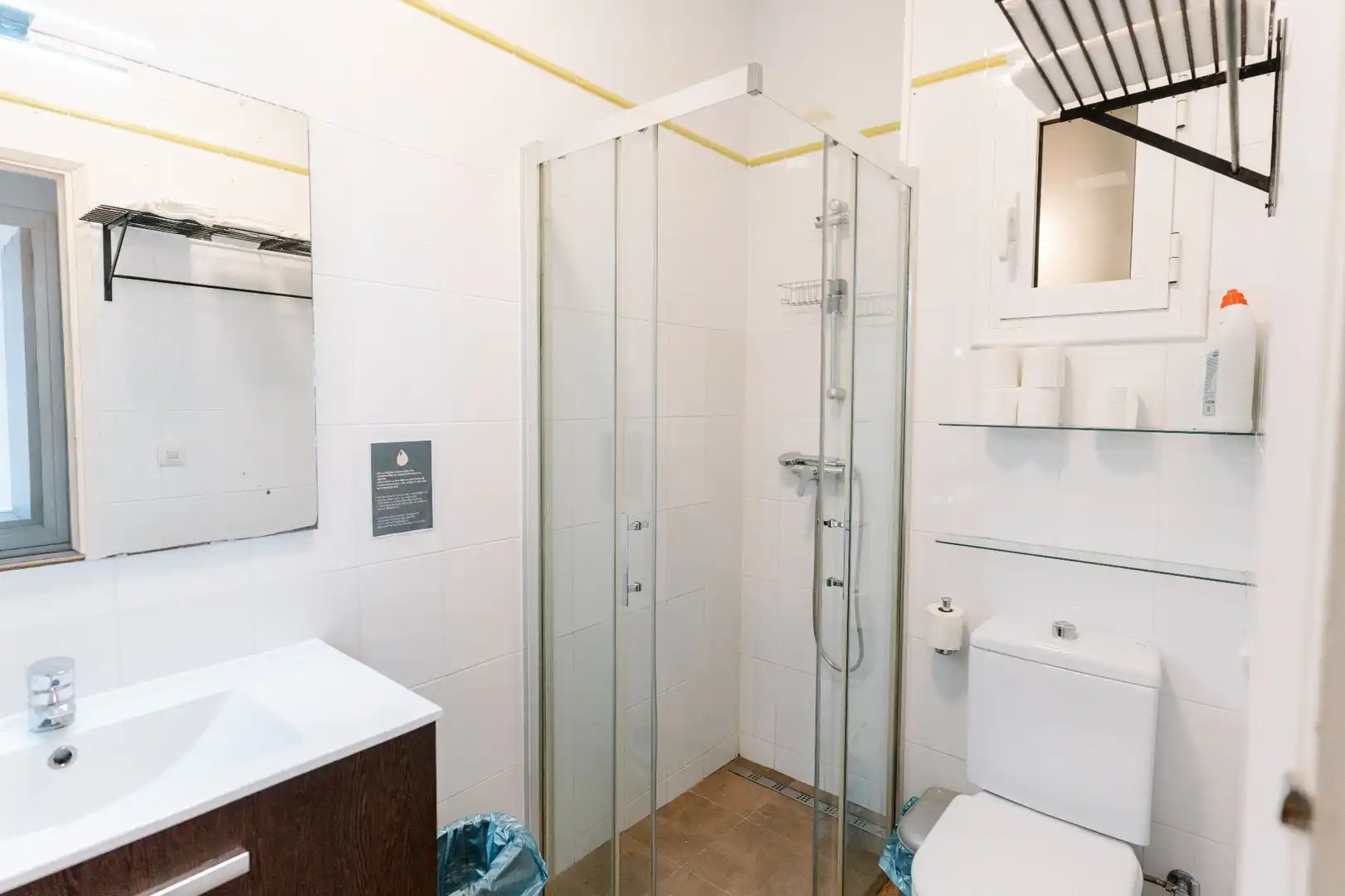 Badezimmer von Dachboden zur Miete in Barcelona mit Klimaanlage und Möbliert