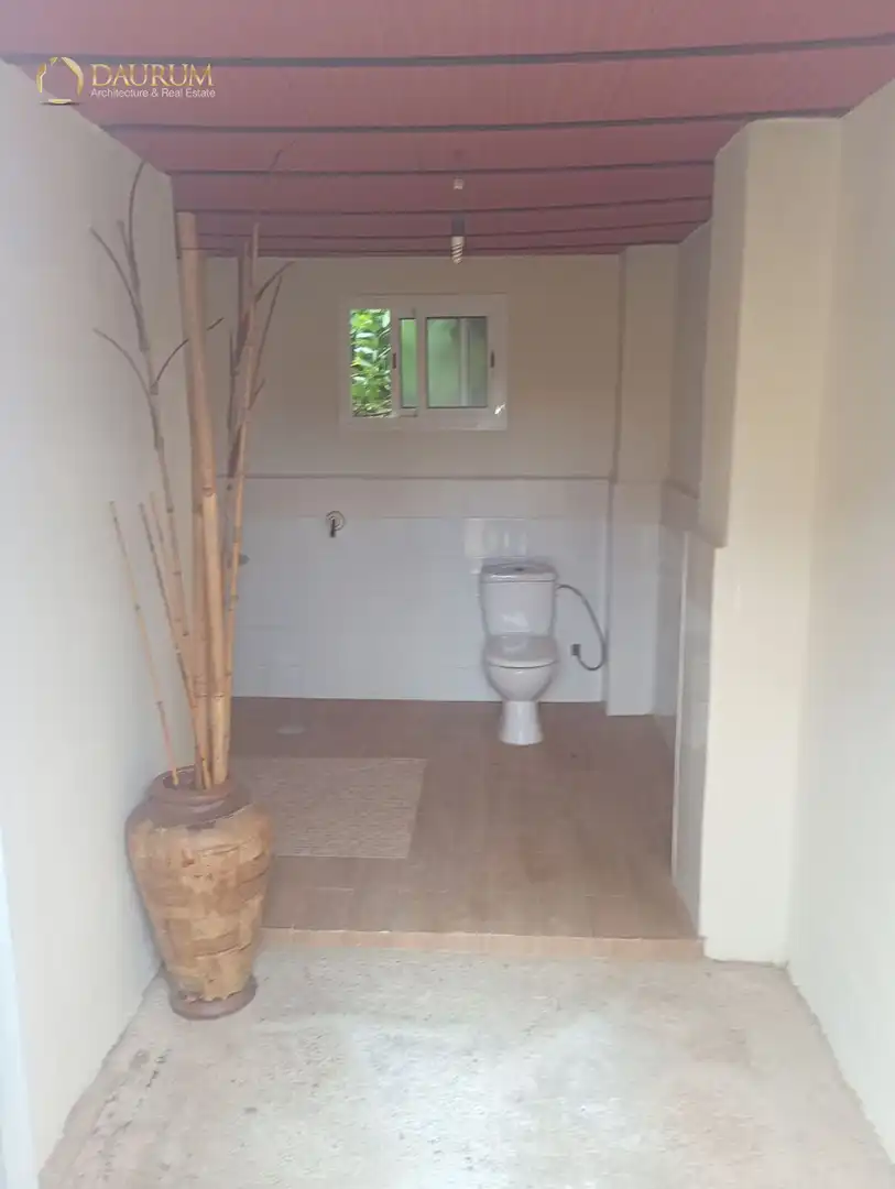 Bany de Casa o xalet en venda en La Rinconada amb Aire condicionat i Piscina