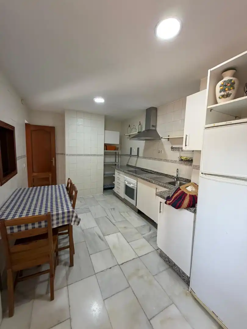 Cuina de Casa adosada en venda en Mairena del Aljarafe amb Piscina comunitària