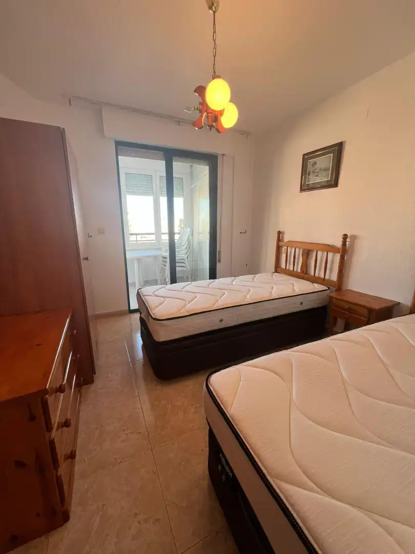 Habitación de Piso en venta en Torrevieja con Amueblado y Piscina comunitaria