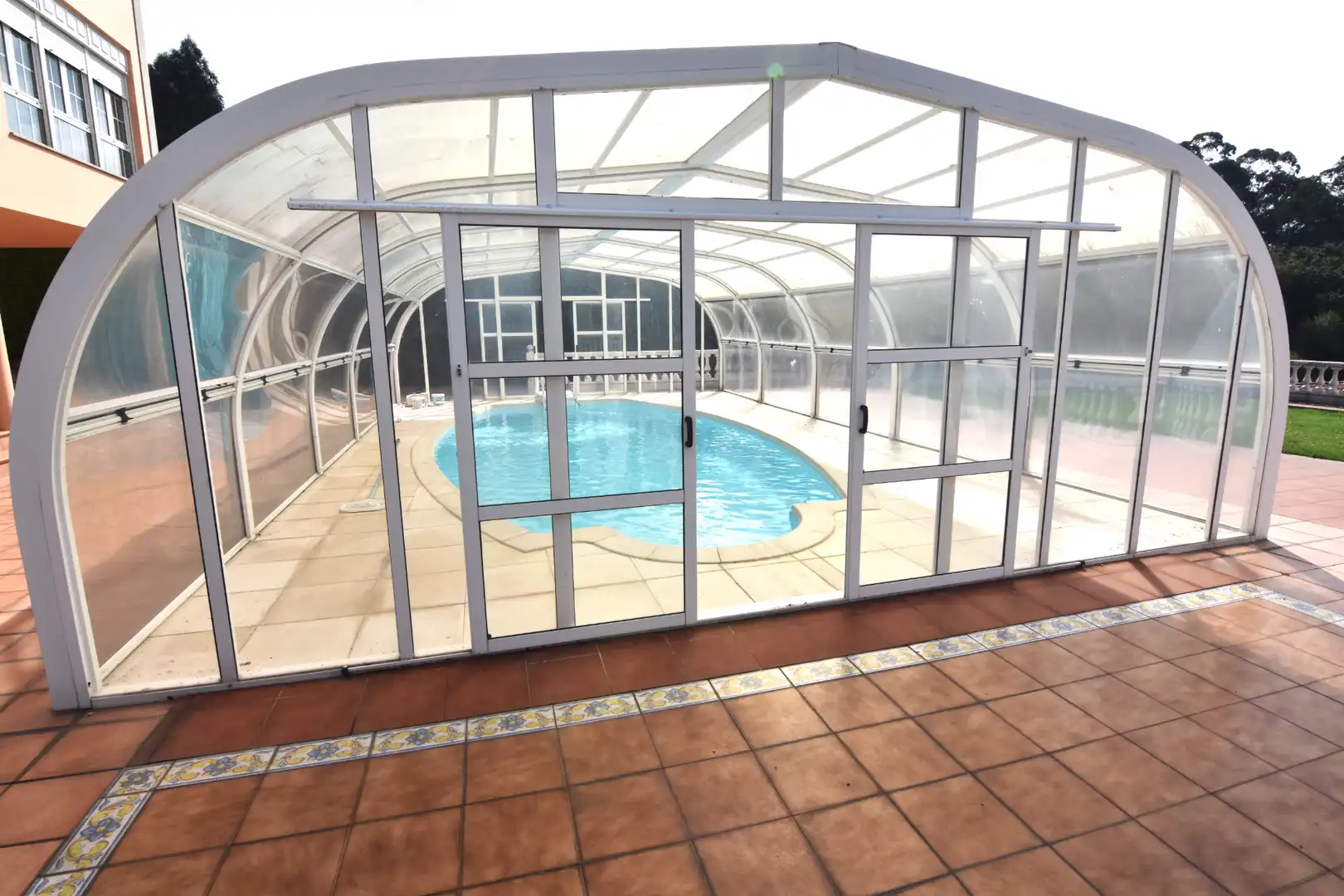 Piscina de Casa o chalet en venta en Bergondo con Calefacción, Jardín privado y Parquet
