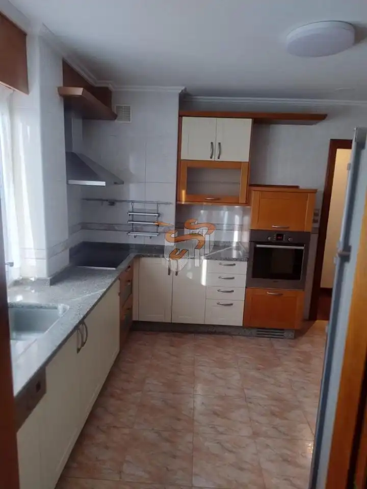 Cuina de Pis de lloguer en Ferrol amb Calefacció