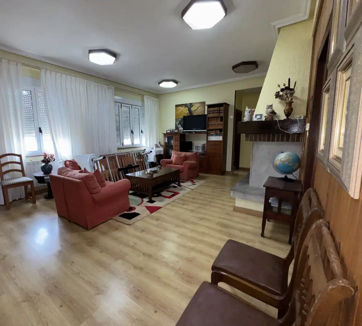 Sala d'estar de Casa o xalet en venda en Castrillón amb Calefacció, Jardí privat i Parquet