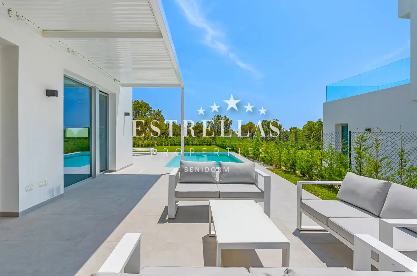 Chalet con piscina en venta en Golf Bahía, imagen 4
