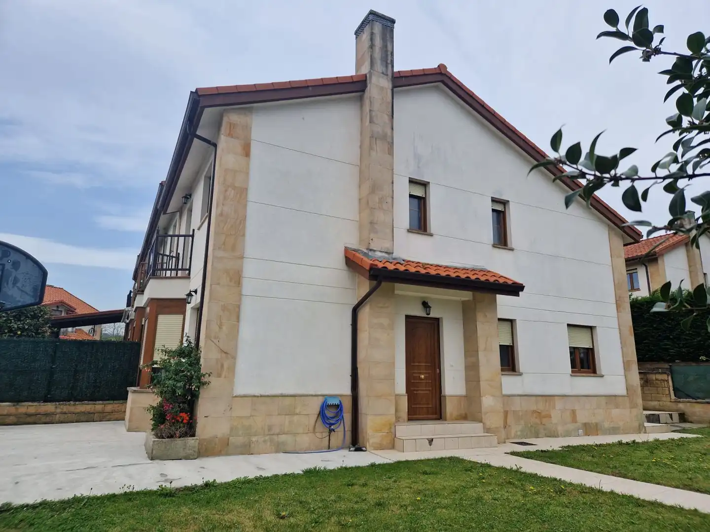 Vista exterior de Casa o chalet en venta en Reocín con Calefacción, Jardín privado y Terraza