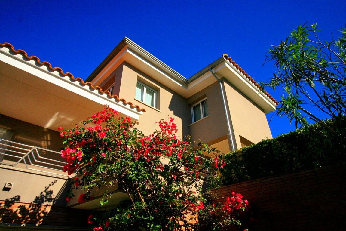 Vista exterior de Casa o xalet en venda en Girona Capital amb Aire condicionat, Calefacció i Jardí privat
