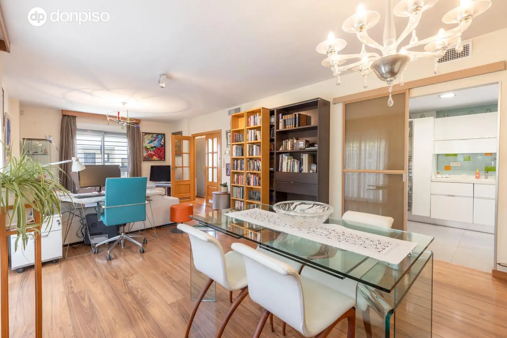 Sala de estar de Casa adosada en venta en Granada con Aire acondicionado, Calefacción y Balcón