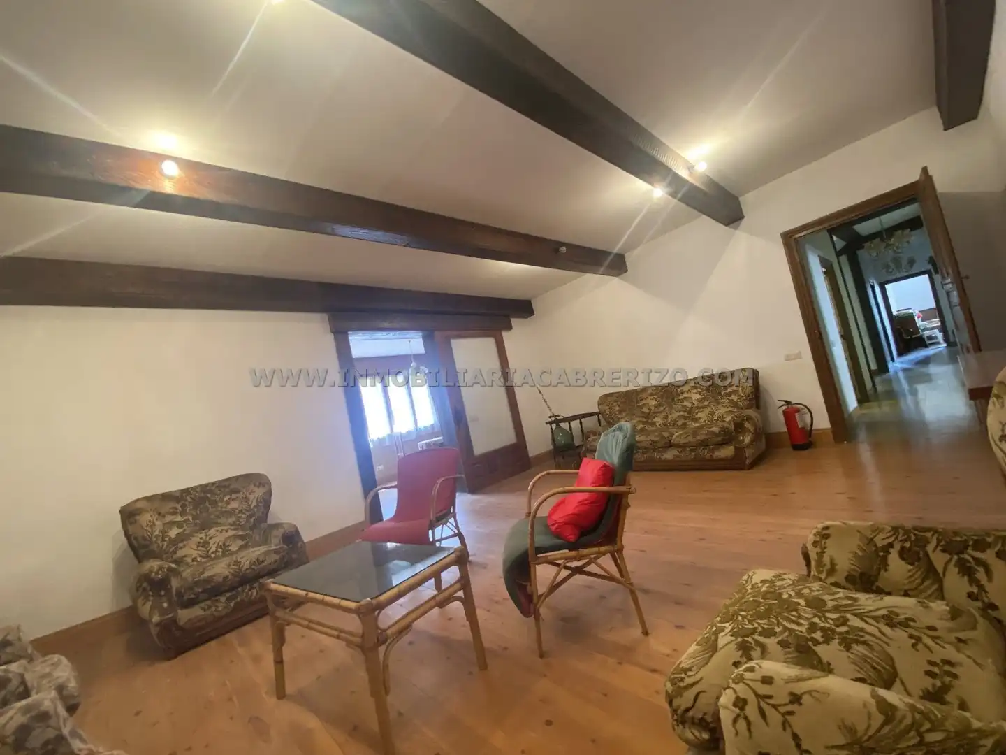 Sala d'estar de Casa adosada en venda en Obanos amb Calefacció, Parquet i Terrassa