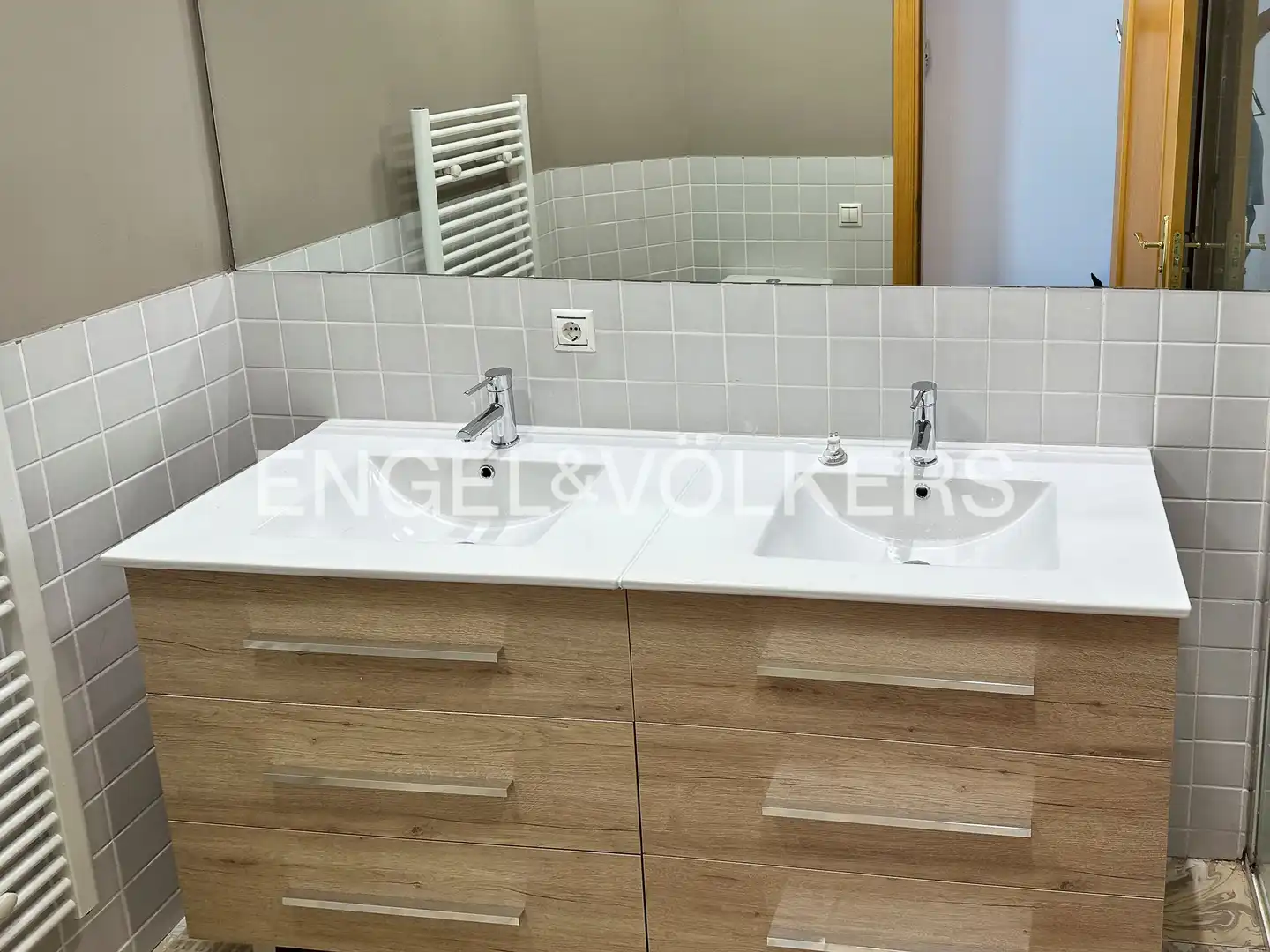 Badezimmer von Maisonette zum Verkauf in Rubí mit Klimaanlage, Heizung und Parkett