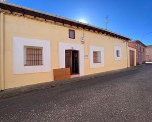 Vista exterior de Casa o xalet en venda en Valdemora amb Piscina