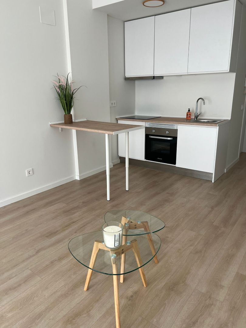 Cuina de Loft de lloguer en  Madrid Capital amb Moblat i Piscina comunitària