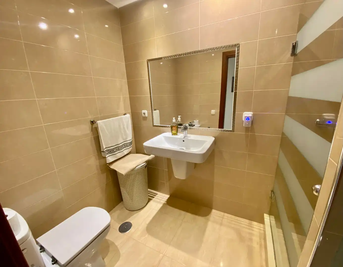Baño de Piso en venta en Marbella con Aire acondicionado, Amueblado y Horno