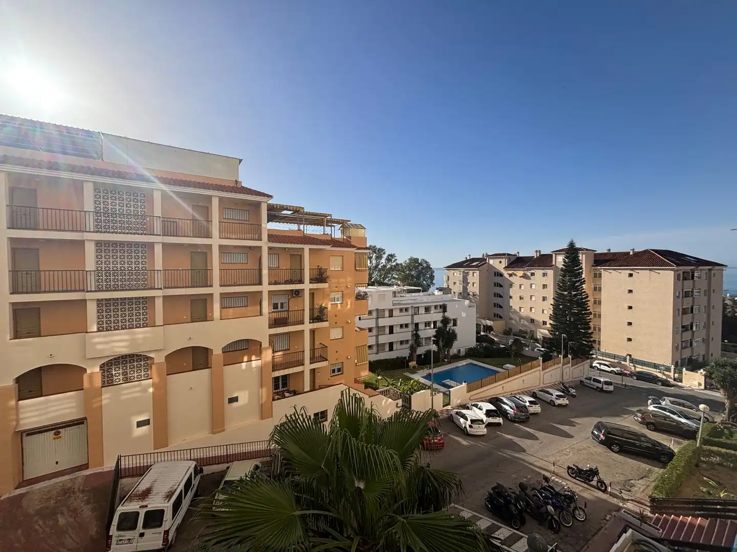 Vista exterior de Estudi en venda en Benalmádena amb Terrassa, Moblat i Piscina comunitària