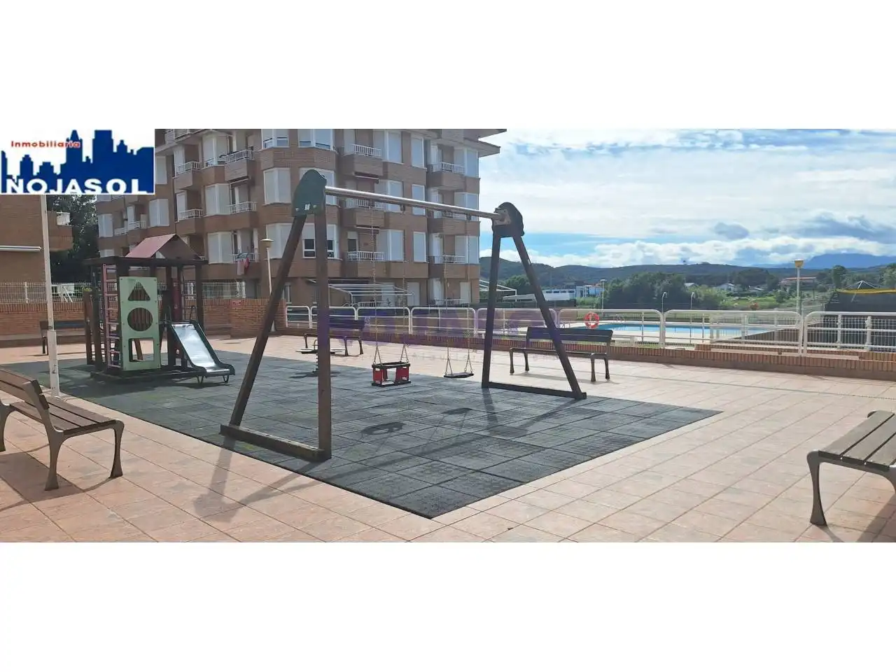 Vista exterior de Pis de lloguer en Noja amb Calefacció, Jardí privat i Terrassa