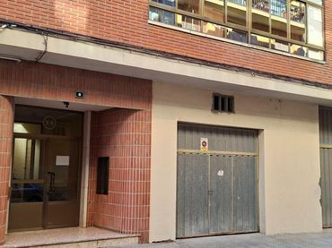 Local comercial de lloguer a Calle Cantares 8