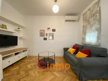 Living room of Flat to rent in  Madrid Capital  with Air Conditioner, Heating and Furnished