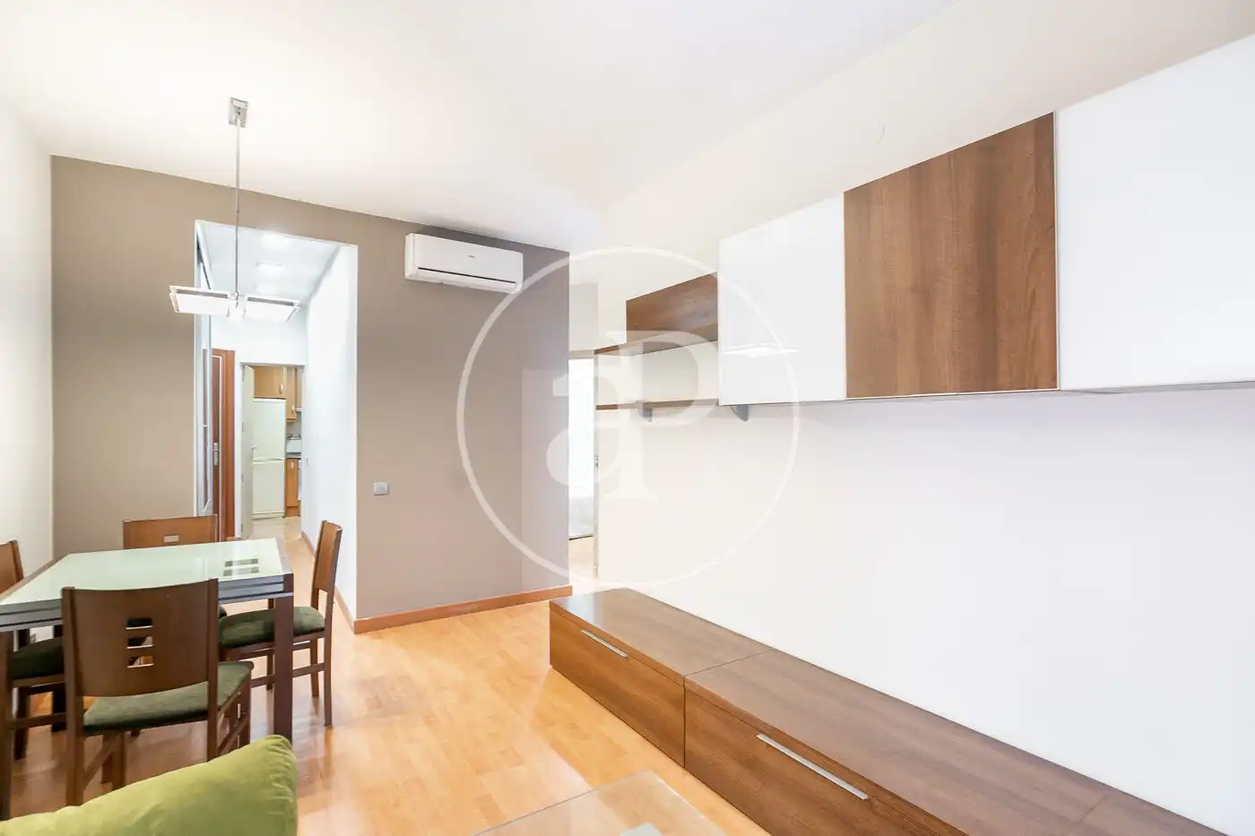Sala de estar de Piso en venta en Barcelona con Calefacción y Amueblado