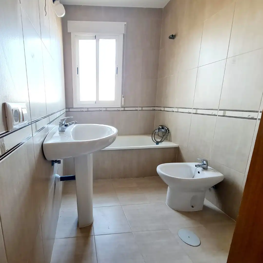 Badezimmer von Wohnung zum Verkauf in Láchar