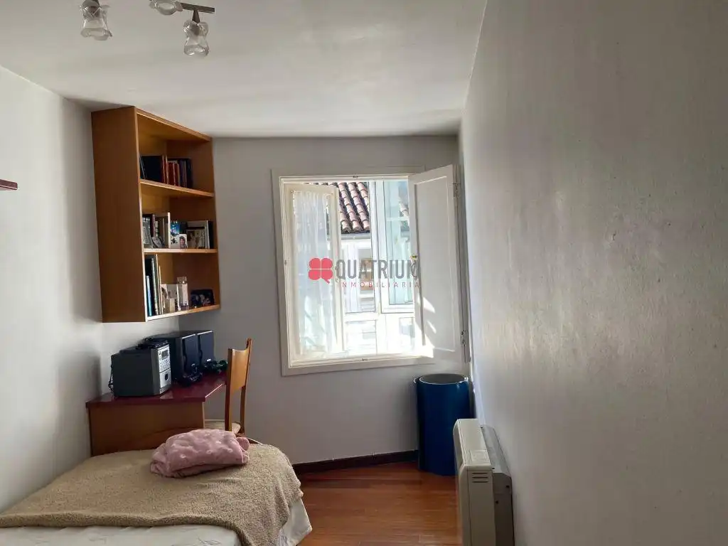 Dormitori de Casa o xalet en venda en Santiago de Compostela  amb Calefacció, Traster i Balcó