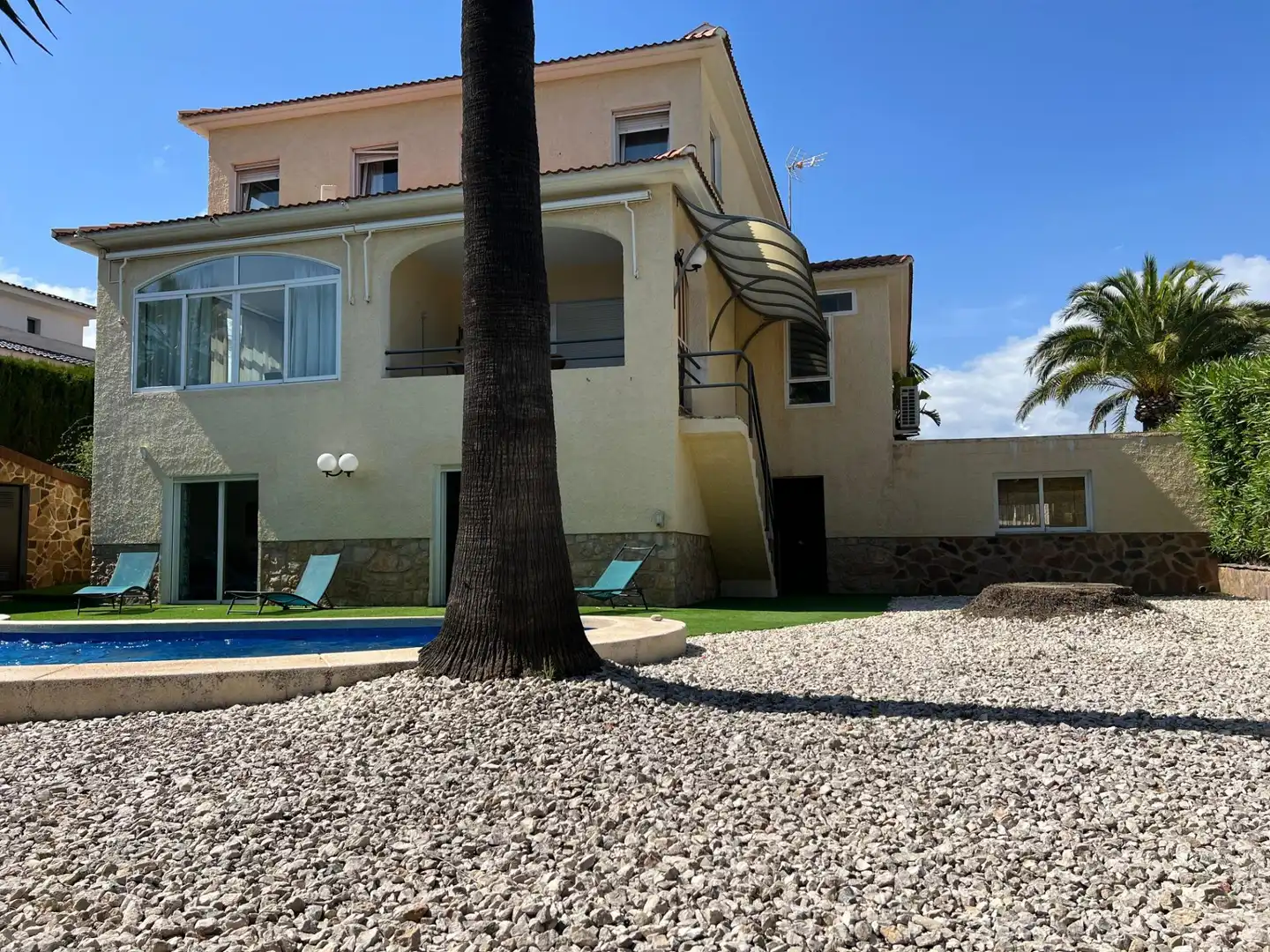 Vista exterior de Casa o chalet en venta en Benidorm con Aire acondicionado, Jardín privado y Piscina