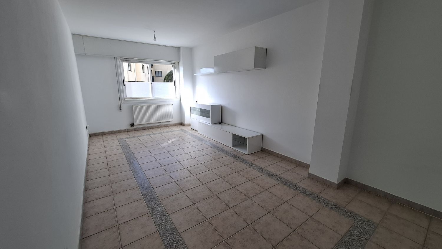 Sala d'estar de Apartament de lloguer en Oleiros amb Calefacció