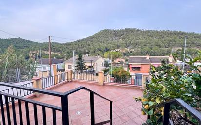 Außenansicht von Haus oder Chalet zum verkauf in Canyelles mit Terrasse und Balkon