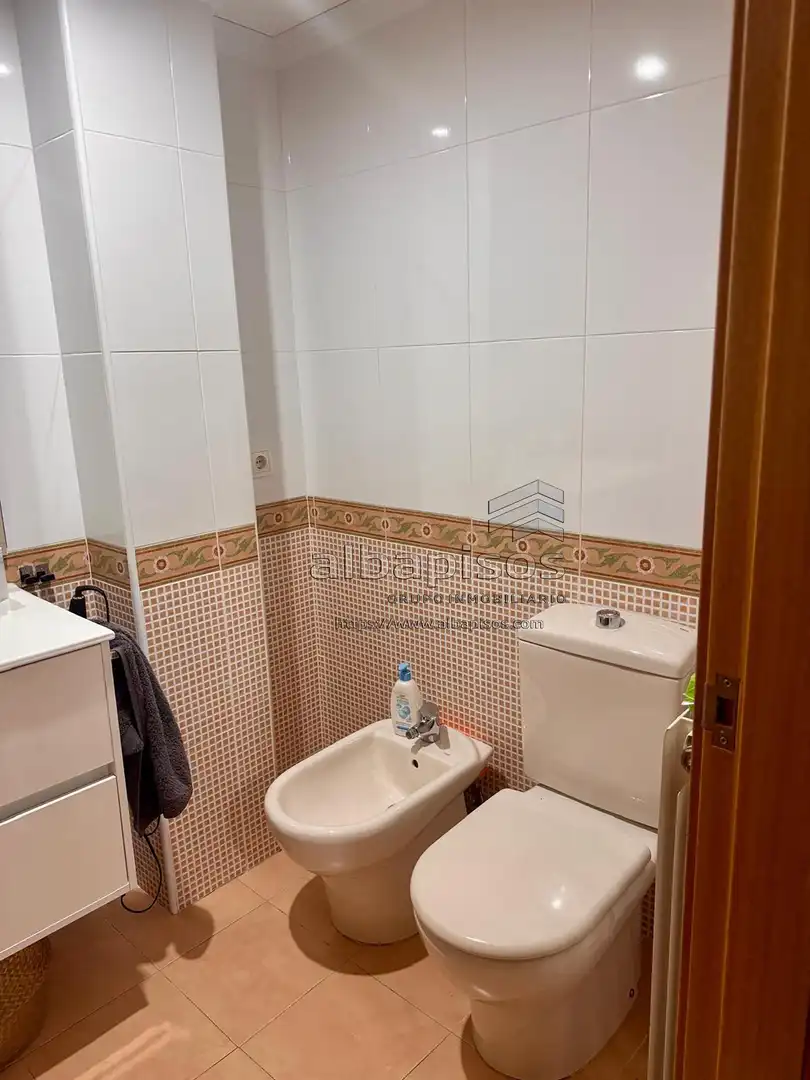 Baño de Apartamento en venta en Albacete con Aire acondicionado, Calefacción y Amueblado