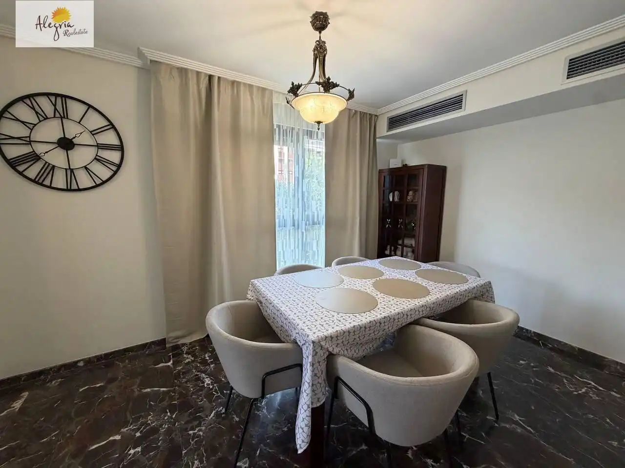 Menjador de Apartament de lloguer en Valencia amb Aire condicionat, Calefacció i Jardí privat