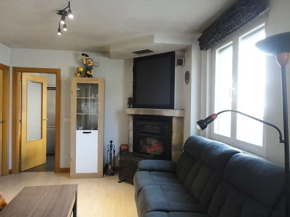 Sala d'estar de Casa o xalet en venda en Palacios de la Sierra amb Calefacció