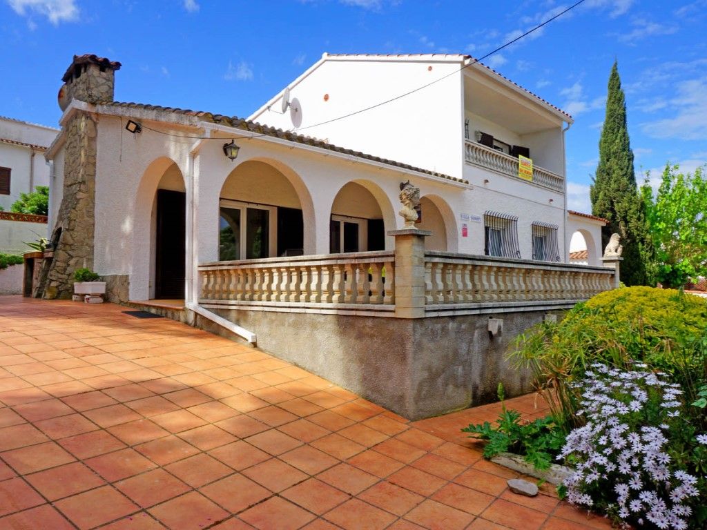 Exterior view of House or chalet for sale in L'Escala  with Private garden