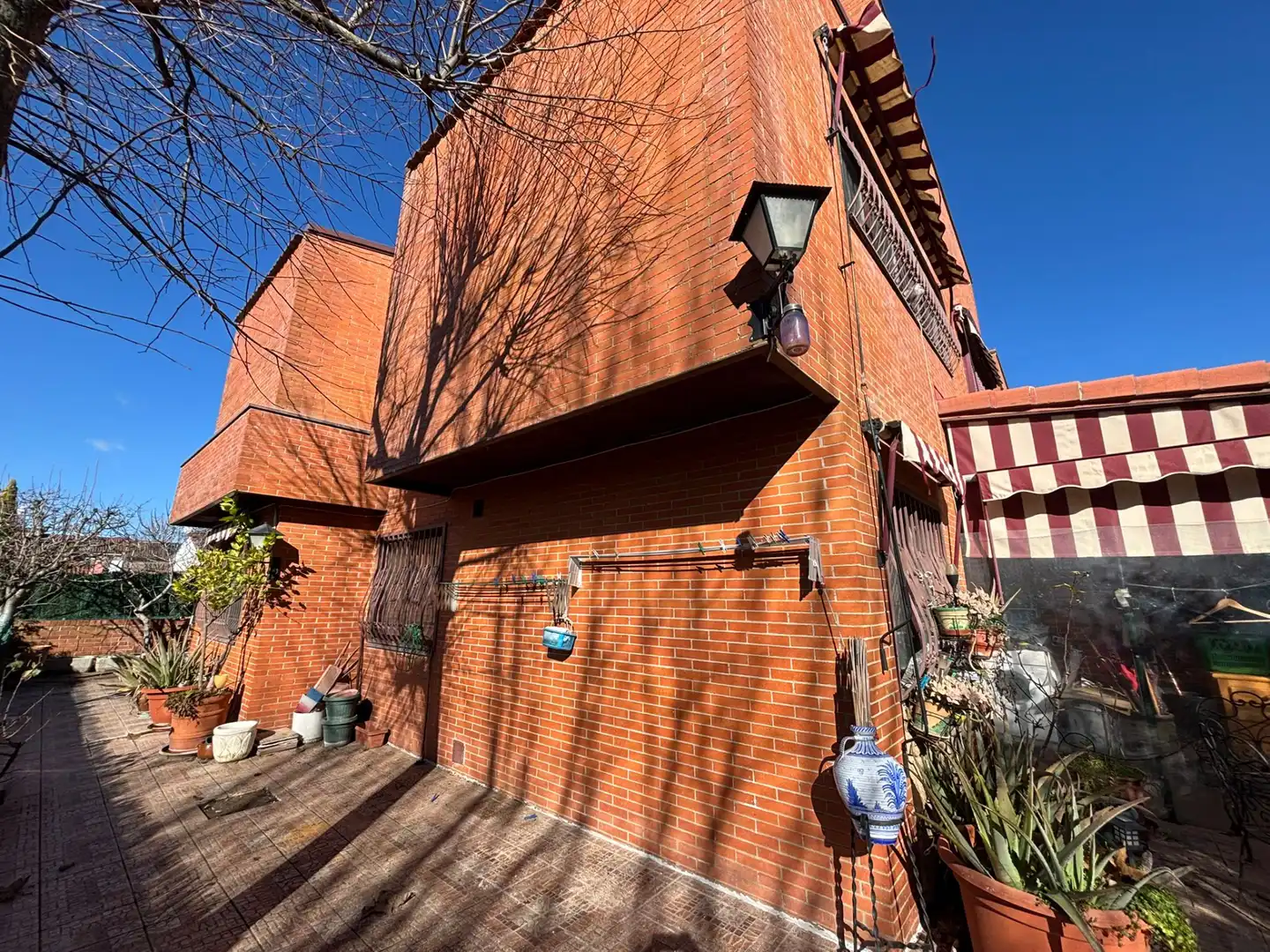 Vista exterior de Casa adosada en venda en Rivas-Vaciamadrid amb Calefacció, Jardí privat i Parquet