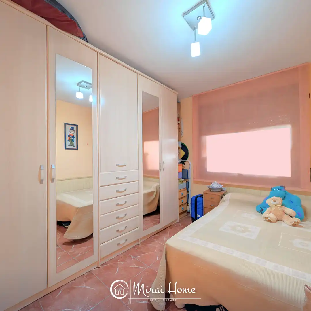 Habitación de Piso en venta en Santa Coloma de Gramenet con Aire acondicionado, Calefacción y Terraza