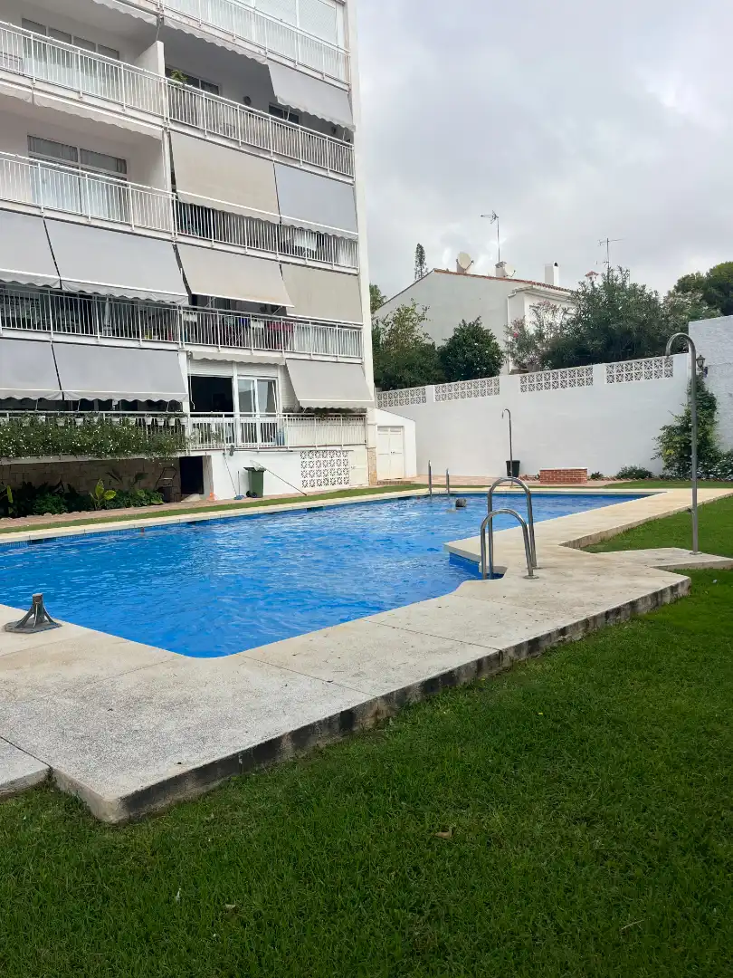 Appartamento con piscina in affitto a Puerto Marina, imagen 2
