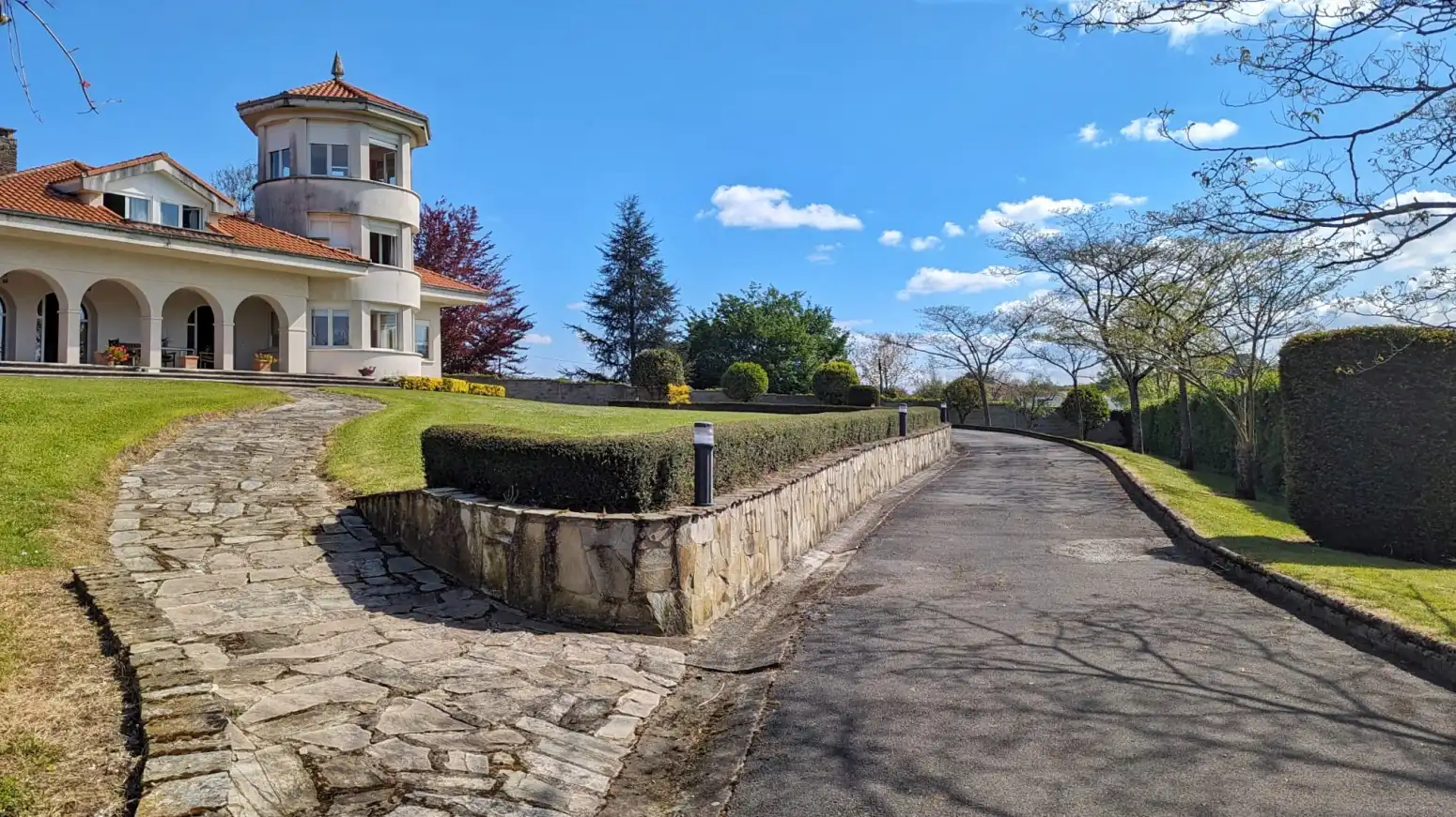Vista exterior de Casa o chalet en venta en Reocín con Calefacción, Jardín privado y Terraza