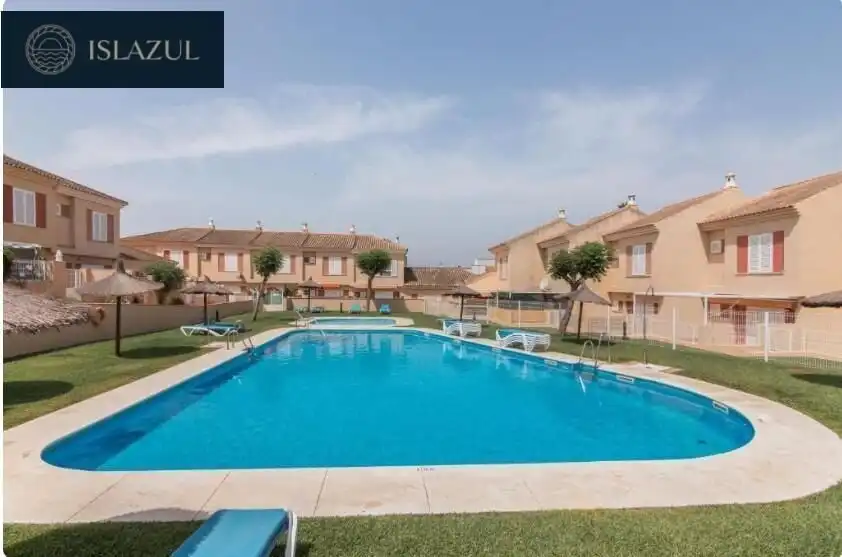 Jardí de Casa adosada en venda en Isla Cristina amb Jardí privat, Terrassa i Moblat
